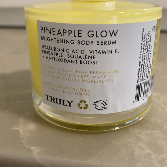 Truly pineapple glow brightening body serum - Picture 2 of 5